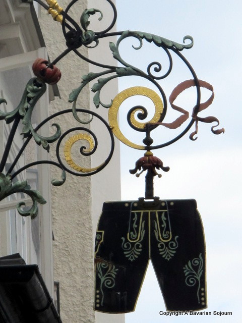 lederhosen sign 