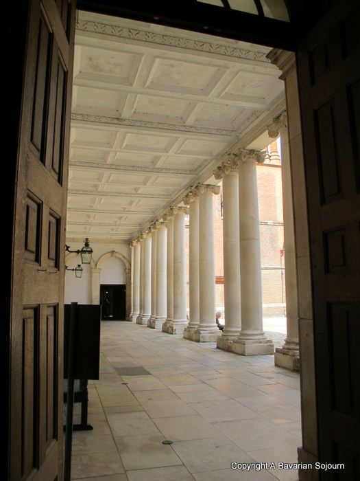 hampton court palace 