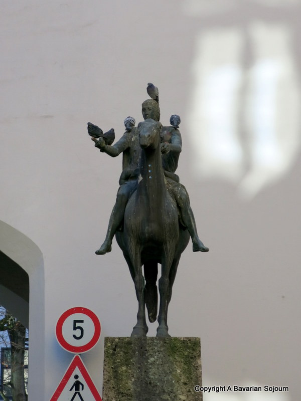 horse statue munich 