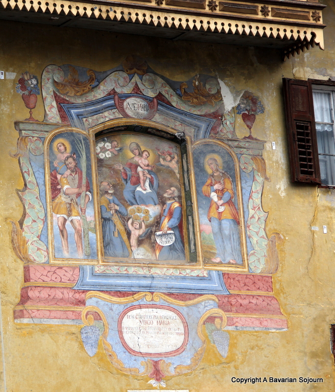 painted buildings predazzo